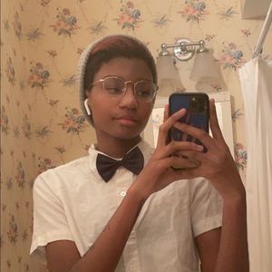 Meet your Posher, Bee